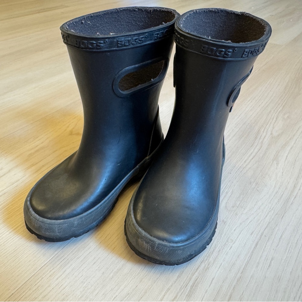 Bogs pull on boots